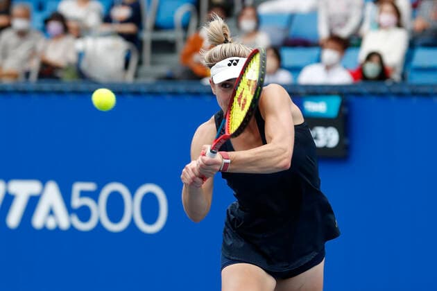 Sport Bilder des Tages September 23, 2022, Tokyo, Japan: Gabriela DABROWSKI (CAN) hits a return against Katarzyna KAWA (POL) and Sophie CHANG (USA) during their Doubles Semifinals match at the TORAY PAN PACIFIC OPEN TENNIS TOURNAMENT 2022 at Ariake Coliseum. The tournament is held from September 17 to 25. Tokyo Japan - ZUMAm191 20220923_zap_m191_033 Copyright: xRodrigoxReyesxMarinx