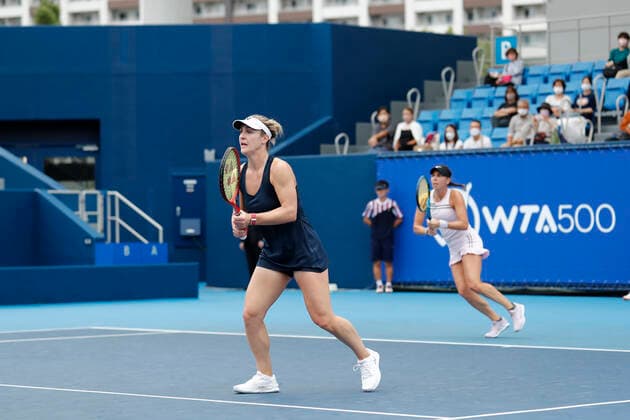 September 23, 2022, Tokyo, Japan: (L to R) Gabriela DABROWSKI (CAN) and Giuliana OLMOS (MEX) in action against Katarzyna KAWA (POL) and Sophie CHANG (USA) during their Doubles Semifinals match at the TORAY PAN PACIFIC OPEN TENNIS TOURNAMENT 2022 at Ariake Coliseum. The tournament is held from September 17 to 25. Tokyo Japan - ZUMAm191 20220923_zap_m191_039 Copyright: xRodrigoxReyesxMarinx
