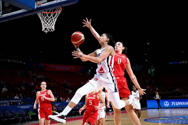 BASKETBALL FRANCE CANADA, Gabby Williams of France leaps to the basket during the 2022 FIBA Women s Basketball World Cup match between France and Canada at Qudos Bank Arena in Sydney, Friday, September 23, 2022. ( NO ARCHIVING, EDITORIAL USE ONLY, NO USE IN BOOKS WITHOUT CONSENT SYDNEY NEW SOUTH WALES AUSTRALIA  Copyright: xDANxHIMBRECHTSx 20220923001706825805