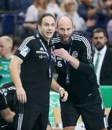 Leipzig, 22.09.2022, Arena Leipzig, Handball, 1.Bundesliga, 6.Spieltag , DHfK Leipzig vs. HC Erlangen , Im Bild; Trainer Raul Alonso und Co Trainer Olafur Stefansson, HC Erlangen ,