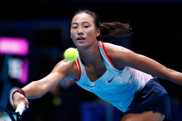 September 23, 2022, Tokyo, Japan: Qinwen ZHENG (CHN) hits a return against Claire LIU (USA) during their Singles Quarterfinals match at the TORAY PAN PACIFIC OPEN TENNIS TOURNAMENT 2022 at Ariake Coliseum. The tournament is held from September 17 to 25. Tokyo Japan - ZUMAm191 20220923_zap_m191_072 Copyright: xRodrigoxReyesxMarinx