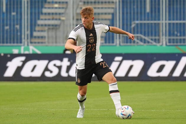 23.09.2022, xgox, Fussball U21, U 21 Laenderspiel, Deutschland - Frankreich emspor, v.l. Luca Netz (Deutschland, 22) am Ball, plays the ball (DFL DFB REGULATIONS PROHIBIT ANY USE OF PHOTOGRAPHS as IMAGE SEQUENCES and or QUASI-VIDEO) Magdeburg