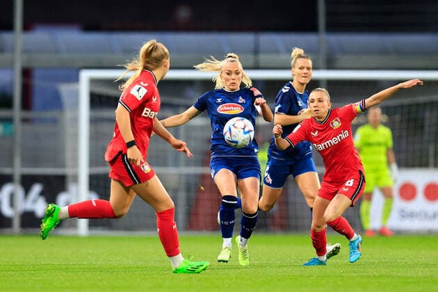 Flyeralarm Frauen-Bundesliga 2022-2023, Bayer 04 Leverkusen - 1. FC Köln Mandy Islacker (FC, 8), Lisanne Gräwe (B04, 8) Leverkusen Ulrich-Haberland-Stadion Nordrhein-Westfalen Deutschland