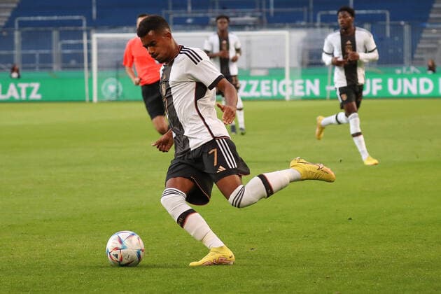 23.09.2022, xgox, Fussball U21, U 21 Laenderspiel, Deutschland - Frankreich emspor, v.l. Ansgar Knauff (Deutschland, 7) am Ball, plays the ball (DFL DFB REGULATIONS PROHIBIT ANY USE OF PHOTOGRAPHS as IMAGE SEQUENCES and or QUASI-VIDEO) Magdeburg