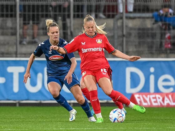 Jill Baijings (Bayer 04 Leverkusen, 18) und Jana Beuschlein (1. FC Koeln, 23). Bayer 04 Leverkusen vs. 1. FC Koeln, Fussball, Flyeralarm Frauen Bundesliga, 2. Spieltag, Saison 2022 2023, 23.09.2022 DFB DFL Regulations prohibit any use of Photographs as image sequences and or quasi-video Bayer 04 Leverkusen vs. 1. FC Koeln, Fussball, Flyeralarm Frauen Bundesliga, 2. Spieltag, Saison 2022 2023, 23.09.2022 Leverkusen Copyright: xEibner-Pressefoto ThomasxHaeslerx EP_EER