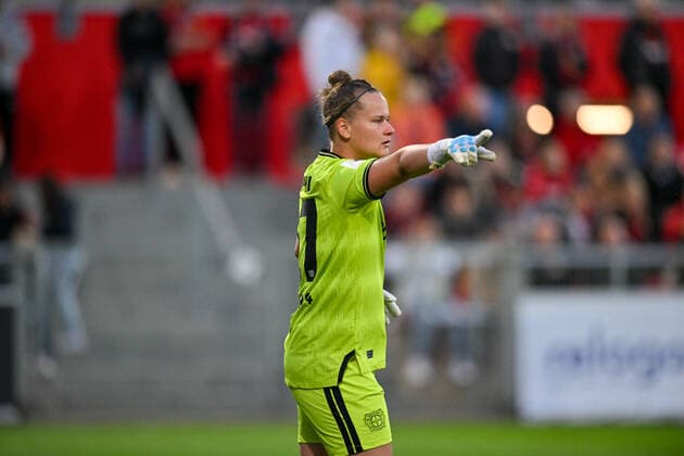 Friederike Repohl (Torfrau B04, 27) gibt Anweisungen, 23.09.2022, Leverkusen (Deutschland), Fussball, Flyeralarm Frauen-Bundesliga, Bayer 04 Leverkusen - 1 FC Köln, DFB DFL REGULATIONS PROHIBIT ANY USE OF PHOTOGRAPHS AS IMAGE SEQUENCES AND OR QUASI-VIDEO.