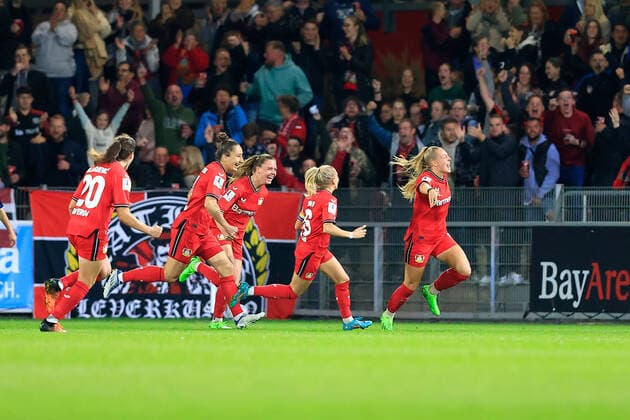 Flyeralarm Frauen-Bundesliga 2022-2023, Bayer 04 Leverkusen - 1. FC Köln Torjubel nach dem 1:0 durch Jill Bayings (B04, 18) Leverkusen Ulrich-Haberland-Stadion Nordrhein-Westfalen Deutschland