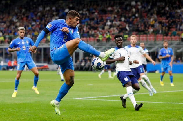 Italy v England UEFA Nations League Giovanni Di Lorenzo of Italy tires to cross the ball into the box during the UEFA Nations League Group C match at San Siro, Milan Content Not Available For UK Newspapers Copyright: xPaulxChestertonx FIL-17373-0067 UK Newspapers OUT