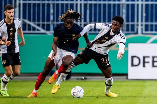 U21, U 21 Freundschaftsspiel, Deutschland - Frankreich; 23.09.2022 Kouadio Manu Kone (Frankreich, 7), Faride Alidou (Deutschland, 21) U21 Freundschaftsspiel, Deutschland - Frankreich, Magdeburg, MDCC-Arena DFB REGULATIONS PROHIBIT ANY USE OF PHOTOGRAPHS AS IMAGE SEQUENCES AND OR QUASI-VIDEO. Copyright: xBEAUTIFULxSPORTS Wunderlx