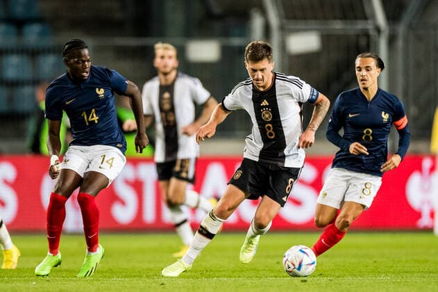 U21, U 21 Freundschaftsspiel, Deutschland - Frankreich; 23.09.2022 Castello Lukeba (Frankreich, 14), Angelo Stiller (Deutschland, 8), Maxence Caqueret (Frankreich, 8) U21 Freundschaftsspiel, Deutschland - Frankreich, Magdeburg, MDCC-Arena DFB REGULATIONS PROHIBIT ANY USE OF PHOTOGRAPHS AS IMAGE SEQUENCES AND OR QUASI-VIDEO. Copyright: xBEAUTIFULxSPORTS Wunderlx