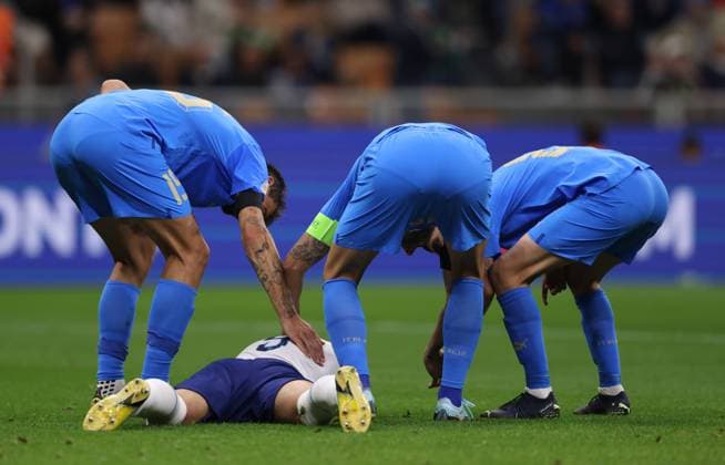Milan, Italy, 23rd September 2022. Italian players check on Harry Kane of England during the UEFA Nations League match at Stadio Giuseppe Meazza, Milan. Picture credit should read: Jonathan Moscrop Sportimage EDITORIAL USE ONLY. No use with unauthorised audio, video, data, fixture lists, club league logos or live services. Online in-match use limited to 120 images, no video emulation. No use in betting, games or single club league player publications. SPI-1892-0020