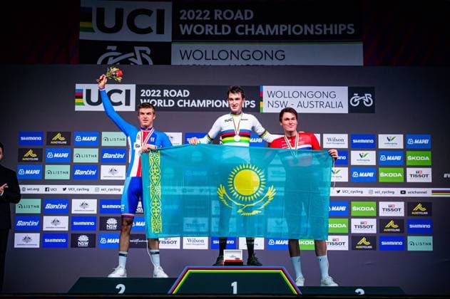 VACEK MathiasFEDOROV Yevgeniy, WÃÜRENSKJOLD Soren: UCI Road cycling, Rad, Radsport, Strasse World Championships 2022 VACEK Mathias ( CZE ) Czech Republic Second Place FEDOROV Yevgeniy ( KAZ ) Kazakhstan Winner - First Place WÃÜRENSKJOLD Soren ( NOR ) Norway Third Place - Award Ceremony Medal Ceremony Podium - Querformat - quer - horizontal - Landscape - Event Veranstaltung: UCI Road Cycling World Championships 2022 - Category Kategorie: Cycling - Road Cycling World Championships - Men U23 - Location Ort: Australia - Start: Wollongong - Finish: Wollongong - Discipline: Road Race ( RR ) - Distance: 169,8 km - Date Datum: 23.09.2022 Friday Day 5 -