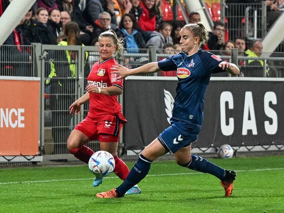 Kristin Koegel (Bayer 04 Leverkusen, 11) und Myrthe Moorrees (1. FC Köln, 06). Bayer 04 Leverkusen vs. 1. FC Koeln, Fussball, Flyeralarm Frauen Bundesliga, 2. Spieltag, Saison 2022 2023, 23.09.2022 DFB DFL Regulations prohibit any use of Photographs as image sequences and or quasi-video Bayer 04 Leverkusen vs. 1. FC Koeln, Fussball, Flyeralarm Frauen Bundesliga, 2. Spieltag, Saison 2022 2023, 23.09.2022 Leverkusen Copyright: xEibner-Pressefoto ThomasxHaeslerx EP_EER