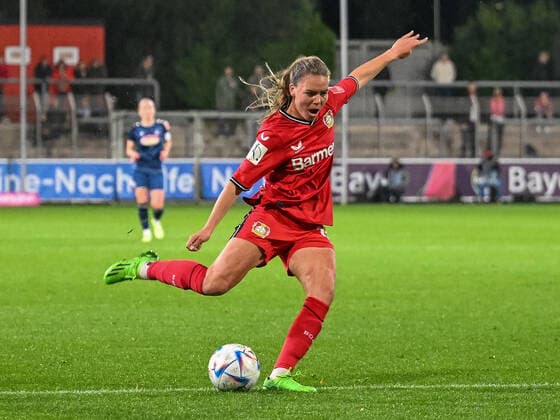 Juliane Wirtz (Bayer 04 Leverkusen, 14) kommt frei zum Schuss. Bayer 04 Leverkusen vs. 1. FC Koeln, Fussball, Flyeralarm Frauen Bundesliga, 2. Spieltag, Saison 2022 2023, 23.09.2022 DFB DFL Regulations prohibit any use of Photographs as image sequences and or quasi-video Bayer 04 Leverkusen vs. 1. FC Koeln, Fussball, Flyeralarm Frauen Bundesliga, 2. Spieltag, Saison 2022 2023, 23.09.2022 Leverkusen Copyright: xEibner-Pressefoto ThomasxHaeslerx EP_EER