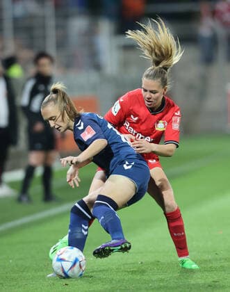 Leverkusen, Deutschland, 23.09.2022, Flyeralarm Frauen Bundesliga, 2. Spieltag, Bayer 04 Leverkusen - 1. FC Köln, Andrea Gavric (Köln), Juliane Wirtz (Bayer04)