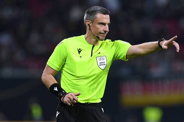 Sport Bilder des Tages Fußball UEFA Nations League Deutschland - Ungarn am 23.09.2022 in der Red Bull Arena in Leipzig Slavko Vincic ( Slowenien ) DFB regulations prohibit any use of photographs as image sequences and or quasi-video.