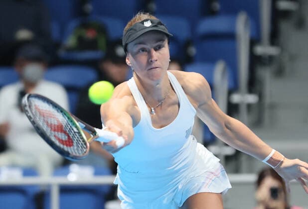 September 24, 2022, Tokyo, Japan - Liudmila Samsonova of Russia returns the ball against Zhang Shuai of China at the singles semi final match at the Toray Pan Pacific Open tennis tournament at the Ariake Coliseum in Tokyo on Saturday, September 24, 2022. Samsonova defeated Zhang 7-6, 6-2. Noxthirdxpartyxsales  (0169936595st)