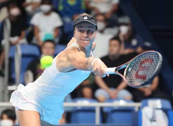 September 24, 2022, Tokyo, Japan - Liudmila Samsonova of Russia returns the ball against Zhang Shuai of China at the singles semi final match at the Toray Pan Pacific Open tennis tournament at the Ariake Coliseum in Tokyo on Saturday, September 24, 2022. Samsonova defeated Zhang 7-6, 6-2. Noxthirdxpartyxsales  (0169936598st)