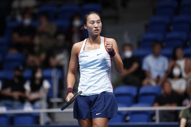 September 24, 2022, Tokyo, Japan: Qinwen ZHENG (CHN) in action against Veronika KUDERMETOVA during their Singles Semi-final match at the TORAY PAN PACIFIC OPEN TENNIS TOURNAMENT 2022 at Ariake Coliseum. The tournament is held from September 17 to 25. Tokyo Japan - ZUMAm191 20220924_zap_m191_022 Copyright: xRodrigoxReyesxMarinx