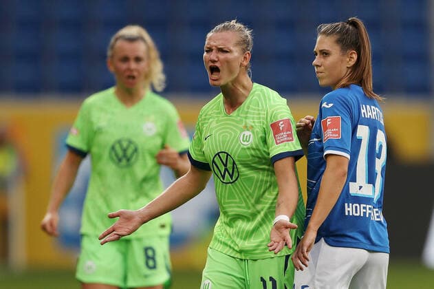 FLYERALARM Frauen-Bundesliga; TSG Hoffenheim - VfL Wolfsburg; 24.09.2022 Alexandra Popp ( 11, VfL Wolfsburg) ist nicht zufrieden, gestikuliert, Arme, Haende, gibt Anweisungen, FLYERALARM Frauen-Bundesliga, TSG Hoffenheim - VfL Wolfsburg, 24.09.2022, Sinsheim, PreZero Arena *** FLYERALARM Frauen Bundesliga TSG Hoffenheim VfL Wolfsburg 24 09 2022 Alexandra Popp 11, VfL Wolfsburg is not satisfied, gestures, arms, hands, gives instructions, FLYERALARM Frauen Bundesliga, TSG Hoffenheim VfL Wolfsburg, 24 09 2022, Sinsheim, PreZero Arena Copyright: xBEAUTIFULxSPORTS JulienxChristx