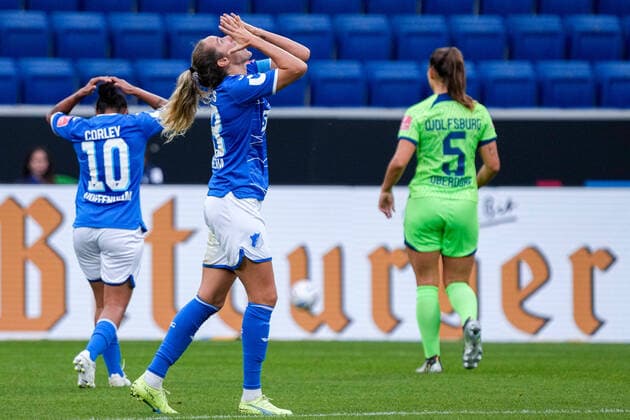 v.li.: Gia Corley (TSG, 10), Fabienne Dongus (TSG, 33), Spielerinnen der TSG 1899 Hoffenheim, enttäuscht schauend, Enttäuschung, Frustration, disappointed, pessimistisch, Aktion, Action, Spielszene, 24.09.2022, Sinsheim (Deutschland), Fussball, Flyeralarm Frauen-Bundesliga, TSG 1899 Hoffenheim - VfL Wolfsburg, DFB DFL REGULATIONS PROHIBIT ANY USE OF PHOTOGRAPHS AS IMAGE SEQUENCES AND OR QUASI-VIDEO. *** f li Gia Corley TSG, 10 , Fabienne Dongus TSG, 33 , TSG 1899 Hoffenheim players, looking disappointed, disappointment, frustration, disappointed, pessimistic, action, action, match scene, 24 09 2022, Sinsheim Germany , Football, Flyeralarm Frauen Bundesliga, TSG 1899 Hoffenheim VfL Wolfsburg, DFB DFL REGULATES PROHIBIT ANY USE OF PHOTOGRAPHS AS IMAGE SEQUENCES AND OR QUASI VIDEO xozx
