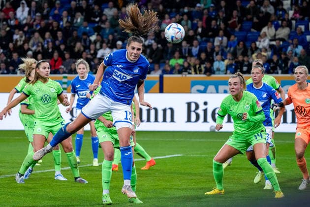Isabella Hartig (TSG, 13), Kopfball, header, Aktion, Action, Aktion, Action, Spielszene, 24.09.2022, Sinsheim (Deutschland), Fussball, Flyeralarm Frauen-Bundesliga, TSG 1899 Hoffenheim - VfL Wolfsburg, 24.09.2022, Sinsheim (Deutschland), Fussball, Flyeralarm Frauen-Bundesliga, TSG 1899 Hoffenheim - VfL Wolfsburg, DFB DFL REGULATIONS PROHIBIT ANY USE OF PHOTOGRAPHS AS IMAGE SEQUENCES AND OR QUASI-VIDEO. *** Isabella Hartig TSG, 13 , header, header, action, action, action, match scene, 24 09 2022, Sinsheim Germany , Football, Flyeralarm Frauen Bundesliga, TSG 1899 Hoffenheim VfL Wolfsburg, 24 09 2022, Sinsheim Germany , Football, Flyeralarm Frauen Bundesliga, TSG 1899 Hoffenheim VfL Wolfsburg, DFB DFL REGULATES PROHIBIT ANY USE OF PHOTOGRAPHS AS IMAGE SEQUENCES AND OR QUASI VIDEO xozx