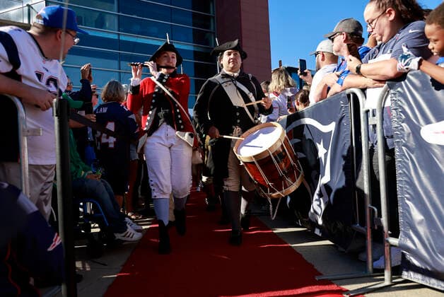FOXBOROUGH, MA - SEPTEMBER 24: The End Zone Milita leads the procession down the red carpet during the induction of Vince Wilfork into the New England Patriots Hall of Fame presented by Raytheon Technologies on September 24, 2022, at Gillette Stadium in Foxborough, Massachusetts. (Photo by Fred Kfoury III Icon Sportswire) NFL, American Football Herren, USA SEP 24 Vince Wilfork Induction Icon482220924007