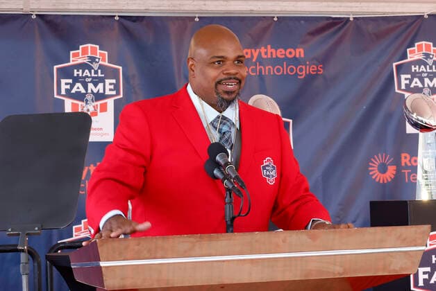FOXBOROUGH, MA - SEPTEMBER 24: New England Patriots nose tackle Vince Wilfork during his induction into the New England Patriots Hall of Fame presented by Raytheon Technologies on September 24, 2022, at Gillette Stadium in Foxborough, Massachusetts. (Photo by Fred Kfoury III Icon Sportswire) NFL, American Football Herren, USA SEP 24 Vince Wilfork Induction Icon482220924023