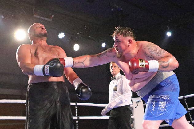 Sport Themen der Woche KW38 Sport Bilder des Tages Bild: Engin Solmaz- schwarze Hose (Koblenz, Deutschland) gegen Dennis Lewandowski- blaue Hose (Greifswald Deutschland) --- Das 5. Fritz-Sdunek-Memorial Zinnowitz ehrt Trainer-Legende Fritz Sdunek Memorial 24.09.2022 in Zinnowitz *** Picture Engin Solmaz black pants Koblenz, Germany against Dennis Lewandowski blue pants Greifswald Germany The 5 Fritz Sdunek Memorial Zinnowitz honors coach legend Fritz Sdunek Memorial 24 09 2022 in Zinnowitz