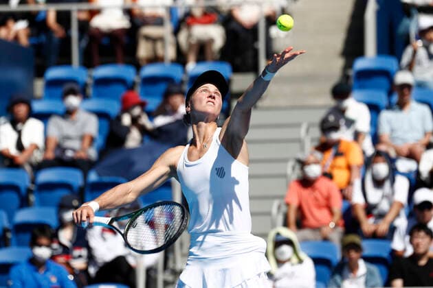 September 25, 2022, Tokyo, Japan: Liudmila SAMSONOVA serves against Qinwen ZHENG (CHN) during their Singles Final match at the TORAY PAN PACIFIC OPEN TENNIS TOURNAMENT 2022 at Ariake Coliseum. The tournament is held from September 17 to 25. Tokyo Japan - ZUMAm191 20220925_zap_m191_003 Copyright: xRodrigoxReyesxMarinx
