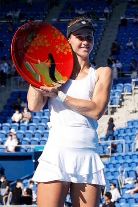September 25, 2022, Tokyo, Japan: Liudmila SAMSONOVA poses for the cameras after winning the Singles Final match against Qinwen ZHENG (CHN) during the TORAY PAN PACIFIC OPEN TENNIS TOURNAMENT 2022 at Ariake Coliseum. The tournament is held from September 17 to 25. Samsonova won 7:5,7:5. Tokyo Japan - ZUMAm191 20220925_zap_m191_024 Copyright: xRodrigoxReyesxMarinx