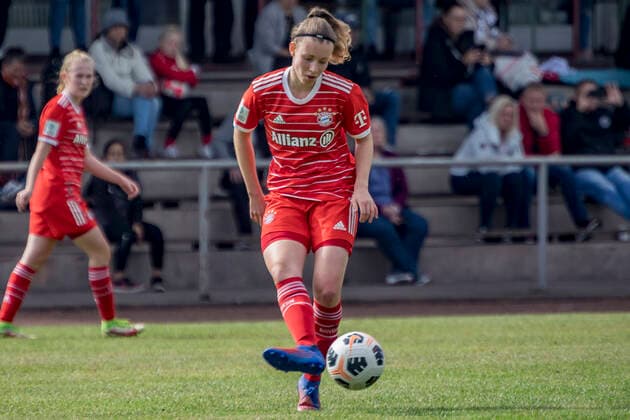 B Juniorinnen Bundesliga: Eintracht Frankfurt U17, U 17 - FC Bayern München U17, Stadion am Brentanobad, Frankfurt, 24.09.2022 Gabriela Grashei (FC Bayern München U17 26), Eintracht Frankfurt U17 - FC Bayern München U17, Frankfurt, Bezirkssportanlage Heinrich-Becker-Straße, 24.9.2022