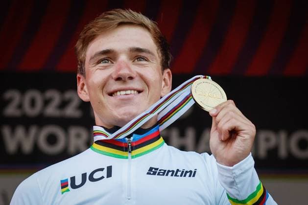 WOLLONGONG, AUSTRALIA - SEPTEMBER 25 : EVENEPOEL Remco (BEL) elite men road race shows his medal on the podium at the 2022 UCI Road World Championships Wollongong on September 25, 2022 in Wollongong, Australia, 25 09 2022 ( 2022 UCI Road World Championships Wollongong PhotoNews Panoramic 