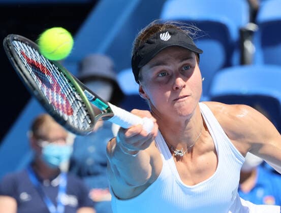 September 25, 2022, Tokyo, Japan - Liudmila Samsonova of Russia returns the ball against China s Zheng Qinwen at the singles final of the Toray Pan Pacific Open tennis tournament at the Ariake Coliseum in Tokyo on Sunday, September 25, 2022. Samsonova defeated Zheng 7-5, 7-5 and clincged the title. Noxthirdxpartyxsales  (0169983716st)