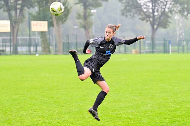 Fußball I Juniorinnen I Saison 2022-2023 I Bundesliga Nord Nordost I 3. Spieltag I Hamburger SV U17, U 17 - Osnabrücker SC I 24.09.2022 Marlene Loheide (8, Osnabrücker SC) Norderstedt Paul-Hauenschild-Plätze Schleswig-Holstein Deutschland