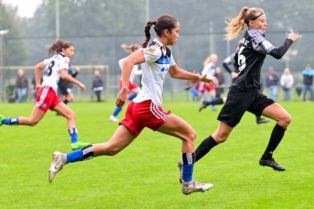 Fußball I Juniorinnen I Saison 2022-2023 I Bundesliga Nord Nordost I 3. Spieltag I Hamburger SV U17, U 17 - Osnabrücker SC I 24.09.2022 Amira Marlene Dahl (7, Hamburger SV U17) Norderstedt Paul-Hauenschild-Plätze Schleswig-Holstein Deutschland