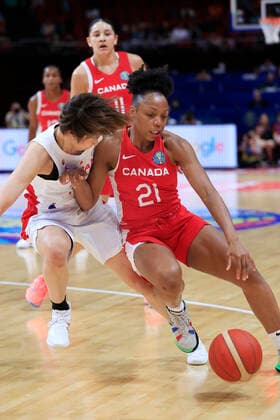 Basketball, Frauen WM, Japan - Kanada BASKETBALL AUSTRALIA SERBIA, Nirra Fields of Canada drives to the basket during the 2022 FIBA Women s Basketball World Cup match between Australia and Serbia at Qudos Bank Arena in Sydney, Sunday, September 25, 2022. ( NO ARCHIVING, EDITORIAL USE ONLY, NO USE IN BOOKS WITHOUT CONSENT SYDNEY NEW SOUTH WALES AUSTRALIA  Copyright: xMARKxEVANSx 20220925001707603003