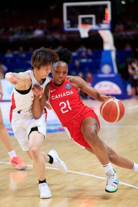 BASKETBALL AUSTRALIA SERBIA, Nirra Fields of Canada drives to the basket during the 2022 FIBA Women s Basketball World Cup match between Australia and Serbia at Qudos Bank Arena in Sydney, Sunday, September 25, 2022. ( NO ARCHIVING, EDITORIAL USE ONLY, NO USE IN BOOKS WITHOUT CONSENT SYDNEY NEW SOUTH WALES AUSTRALIA  Copyright: xMARKxEVANSx 20220925001707603211