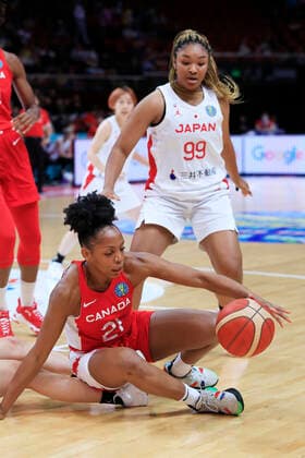 Basketball, Frauen WM, Japan - Kanada BASKETBALL AUSTRALIA SERBIA, Nirra Fields of Canada drives to the basket during the 2022 FIBA Women s Basketball World Cup match between Australia and Serbia at Qudos Bank Arena in Sydney, Sunday, September 25, 2022. ( NO ARCHIVING, EDITORIAL USE ONLY, NO USE IN BOOKS WITHOUT CONSENT SYDNEY NEW SOUTH WALES AUSTRALIA  Copyright: xMARKxEVANSx 20220925001707603248