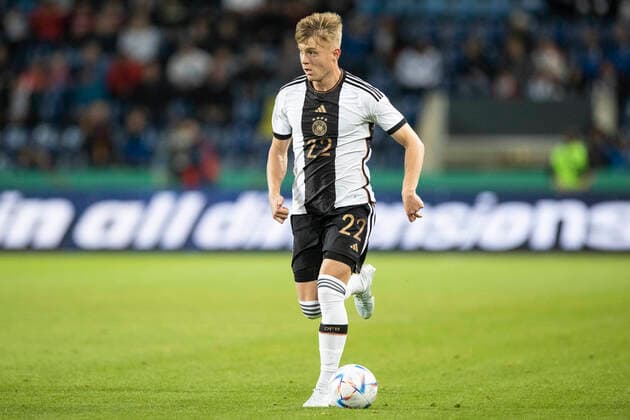 Fußball: U21, U 21 Länderspiel, Saison 2022 2023, Deutschland - Frankreich am 23.09.2022 in Magdeburg (Sachsen-Anhalt). Deutschlands Luca Netz am Ball WICHTIGER HINWEIS: Gemäß den Vorgaben der DFL Deutsche Fußball Liga bzw. des DFB Deutscher Fußball-Bund ist es untersagt, in dem Stadion und oder vom Spiel angefertigte Fotoaufnahmen in Form von Sequenzbildern und oder videoähnlichen Fotostrecken zu verwerten bzw. verwerten zu lassen. Copyright: xKirchner MarcoxSteinbrennerx