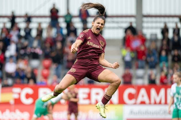 Bilder des Jahres 2022, Sport 09 September Sport Themen der Woche KW38 Sport Bilder des Tages Torjubel Jovana Damnjanovic 9 (FC Bayern Frauen), FC Bayern Frauen Muenchen vs. SV Werder Bremen, Flyeralarm Frauen-Bundesliga, 25.09.22 DFB regulations prohibit any use of photographs as image sequences and or quasi-video. (kolbert-press) Muenchen Bayern Deutschland *** Goal celebration Jovana Damnjanovic 9 FC Bayern Frauen , FC Bayern Frauen Muenchen vs SV Werder Bremen, Flyeralarm Frauen Bundesliga, 25 09 22 DFB regulations prohibit any use of photographs as image sequences and or quasi video kolbert press Muenchen Bayern Germany Copyright: xkolbert-press UlrichxGamelx