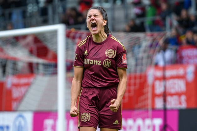 Jovana Damnjanovic (FC Bayern München, FCB, 9) mit Torjubel, Jubel, Torjubel, Torerfolg, celebrate the goal, goal, celebration, Jubel ueber das Tor zum 2:0 durch Jovana Damnjanovic (FC Bayern München, FCB, 9), optimistisch,Einzelbild, Aktion, Action, 25.09.2022, München (Deutschland), Fussball, Flyeralarm Frauen-Bundesliga, FC Bayern München - SV Werder Bremen, DFB DFL REGULATIONS PROHIBIT ANY USE OF PHOTOGRAPHS AS IMAGE SEQUENCES AND OR QUASI-VIDEO. *** Jovana Damnjanovic FC Bayern Munich, FCB, 9 with goal celebration, jubilation, goal celebration, celebrate the goal, goal, celebration, jubilation about the goal to 2 0 by Jovana Damnjanovic FC Bayern Munich, FCB, 9 , optimistic,single picture, action, action, 25 09 2022, Munich Germany , football, Flyeralarm Frauen Bundesliga, FC Bayern München SV Werder Bremen, DFB DFL REGULATES PROHIBIT ANY USE OF PHOTOGRAPHS AS IMAGE SEQUENCES AND OR QUASI VIDEO xslx
