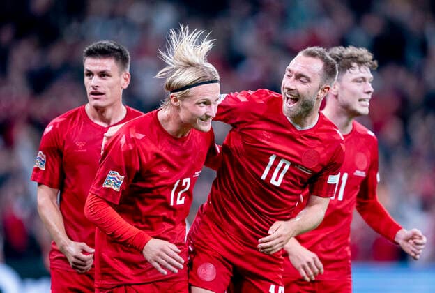 Sport Themen der Woche KW38 Danmarks Kasper Dolberg scorer til 1-0 og jubler med Christian Eriksen, Joakim Maehle og Andreas Skov Olsen under UEFA Nations League gruppe A-kampen mellem Danmark-Frankrig i Parken, sondag den 25. september 2022.. Kopi af 20220925-213934-7 spnet, Kobenhavn Danmark *** Denmarks Kasper Dolberg scores to 1 0 and cheers with Christian Eriksen, Joakim Maehle and Andreas Skov Olsen during the UEFA Nations League group A match between Denmark France at Parken, Sunday 25 September 2022 Copy of 20220925 213934 7 spnet, Copenhagen Denmark  Copyright: Ritzau Scanpix LiselottexSabroex ScanpixID: 20220925-214001-L spdk20220925-214001-L