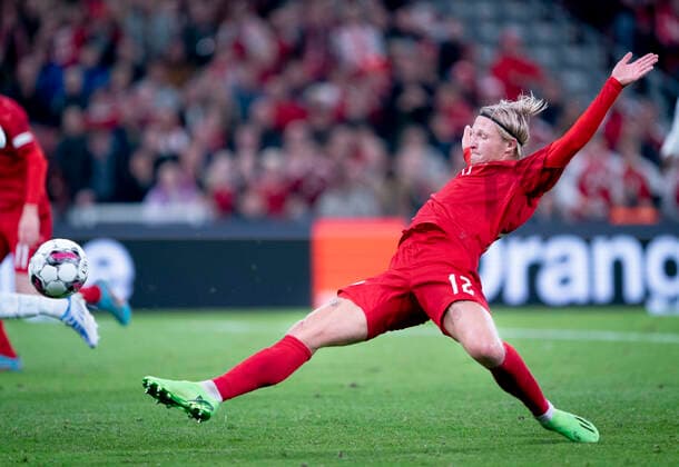 Danmarks Kasper Dolberg scorer til 1-0 under UEFA Nations League gruppe A-kampen mellem Danmark-Frankrig i Parken, sondag den 25. september 2022.. Kopi af 20220925-214126-3 spnet, Kobenhavn Danmark