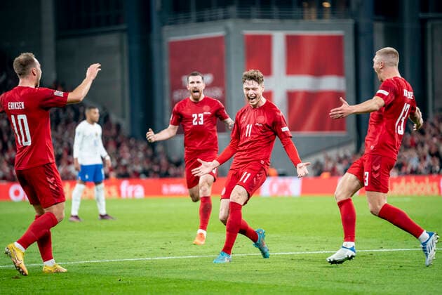 Andreas Skov Olsen scorer til 2-0 under UEFA Nations League gruppe A-kampen mellem Danmark og Frankrig i Parken i Kobenhavn, sondag den 25. september 2022.. Kopi af 20220925-214132-3 spnet, Kobenhavn Danmark