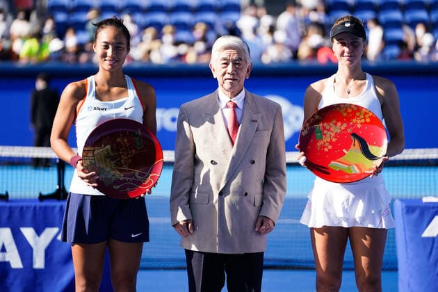 (L-R) Qinwen Zheng (CHN), Akihiro Nikkaku, Liudmila Samsonova (RUS), September 25, 2022 - Tennis : Singles Victory Ceremony at Ariake Colosseum during TORAY PAN PACIFIC OPEN TENNIS 2022 in Tokyo, Japan. Noxthirdxpartyxsales  (199514222)