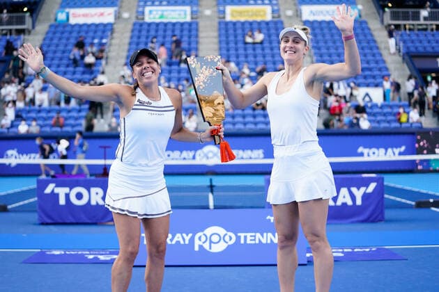(L-R) Giuliana Olmos (MEX), Gabriela Dabrowski (CAN), September 25, 2022 - Tennis : Doubles Victory Ceremony at Ariake Colosseum during TORAY PAN PACIFIC OPEN TENNIS 2022 in Tokyo, Japan. Noxthirdxpartyxsales  (199522723)