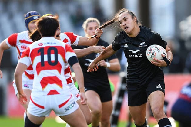 Bilder des Jahres 2022, Sport 09 September Sport Themen der Woche KW39 Sport Bilder des Tages 24th September 2022; Auckland, New Zealand: Black Ferns player Ruahei Demant has her hair pulled in a tackle during the New Zealand Black Ferns versus Japan Womens international rugby union match at Eden Park, Auckland  ActionPlus12430368 AndrewxCornaga