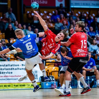 Sport Themen der Woche KW38 Sport Bilder des Tages HB-2BL Dessau-Rosslauer HV 06 - TV 05 07 Huettenberg waehrend der 2. Bundesliga - Saison 2022-2023 zwischen Dessau-Rosslauer HV 06 und TV 05 07 Huettenberg in der Anhalt Arena am 25. September 2022 in Dessau-Rosslau, Sachsen Anhalt, Deutschland *** HB 2BL Dessau Rosslauer HV 06 TV 05 07 Huettenberg during the 2 Bundesliga season 2022 2023 between Dessau Rosslauer HV 06 and TV 05 07 Huettenberg at Anhalt Arena on September 25, 2022 in Dessau Rosslau, Saxony Anhalt, Germany