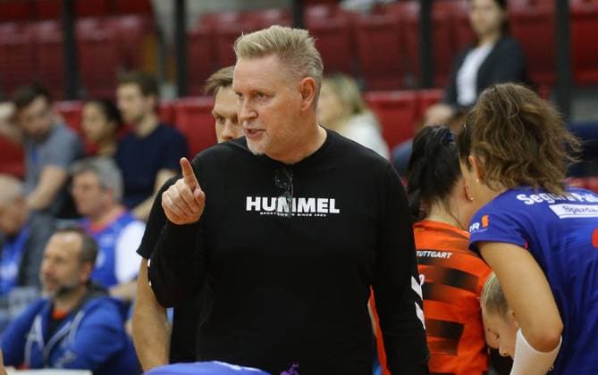 Stuttgart , Volleyball hummel Cup , Allianz MTV Stuttgart vs. Les Neptunes de Nantes , Trainer Tore Aleksandersen( Stuttgart )